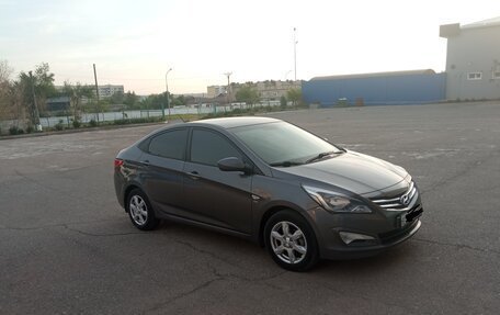 Hyundai Solaris II рестайлинг, 2015 год, 1 240 000 рублей, 1 фотография