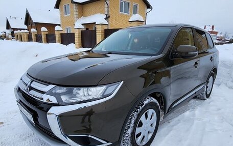 Mitsubishi Outlander III рестайлинг 3, 2018 год, 2 200 000 рублей, 1 фотография