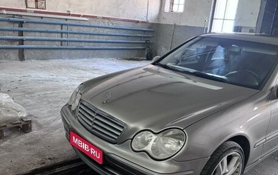 Mercedes-Benz C-Класс, 2004 год, 890 000 рублей, 1 фотография