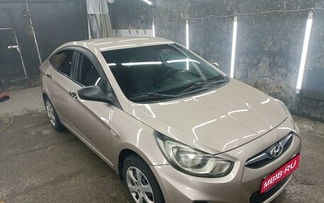 Hyundai Solaris II рестайлинг, 2012 год, 695 000 рублей, 1 фотография