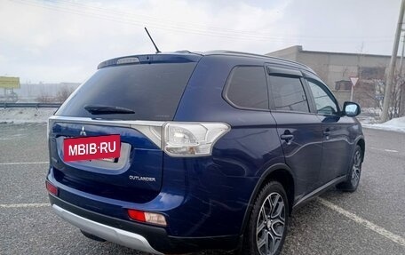 Mitsubishi Outlander III рестайлинг 3, 2014 год, 1 499 000 рублей, 5 фотография