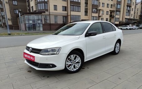 Volkswagen Jetta VI, 2014 год, 1 030 000 рублей, 2 фотография