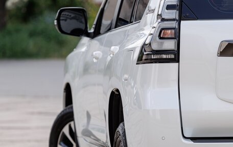 Toyota Land Cruiser Prado 150 рестайлинг 2, 2022 год, 7 990 000 рублей, 6 фотография