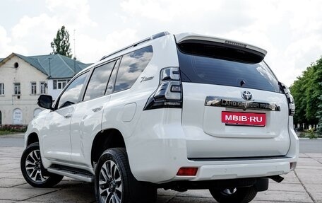 Toyota Land Cruiser Prado 150 рестайлинг 2, 2022 год, 7 990 000 рублей, 5 фотография