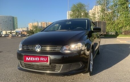 Volkswagen Polo VI (EU Market), 2013 год, 1 070 000 рублей, 2 фотография