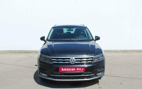 Volkswagen Tiguan II, 2018 год, 3 020 000 рублей, 2 фотография