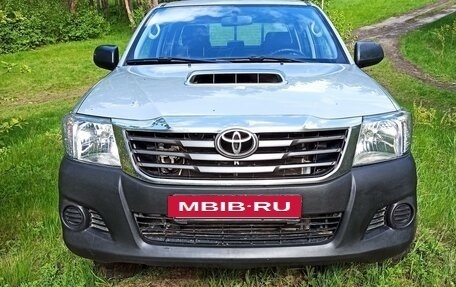 Toyota Hilux VII, 2013 год, 1 295 000 рублей, 2 фотография