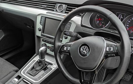 Volkswagen Passat B8 рестайлинг, 2015 год, 1 760 000 рублей, 10 фотография