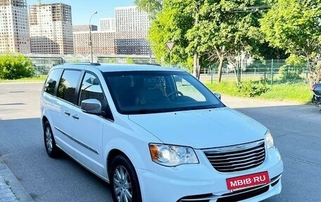 Chrysler Voyager IV, 2014 год, 1 885 000 рублей, 7 фотография