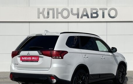 Mitsubishi Outlander III рестайлинг 3, 2020 год, 2 620 000 рублей, 4 фотография