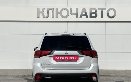 Mitsubishi Outlander III рестайлинг 3, 2020 год, 2 620 000 рублей, 5 фотография