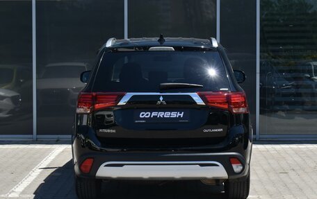 Mitsubishi Outlander III рестайлинг 3, 2018 год, 2 470 000 рублей, 4 фотография