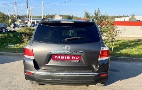 Toyota Highlander III, 2011 год, 1 980 000 рублей, 6 фотография