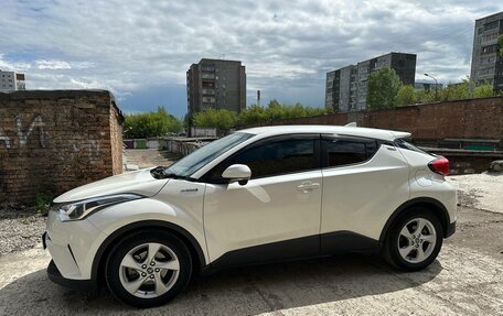 Toyota C-HR I рестайлинг, 2017 год, 2 060 000 рублей, 4 фотография