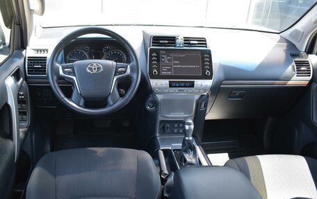 Toyota Land Cruiser Prado 150 рестайлинг 2, 2021 год, 7 520 000 рублей, 6 фотография