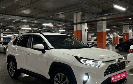 Toyota RAV4, 2021 год, 4 000 000 рублей, 3 фотография