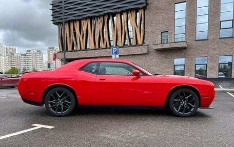 Dodge Challenger III рестайлинг 2, 2020 год, 3 180 000 рублей, 2 фотография