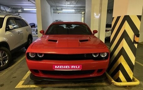 Dodge Challenger III рестайлинг 2, 2020 год, 3 180 000 рублей, 4 фотография