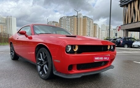 Dodge Challenger III рестайлинг 2, 2020 год, 3 180 000 рублей, 5 фотография