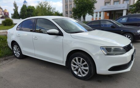 Volkswagen Jetta VI, 2013 год, 1 170 000 рублей, 2 фотография
