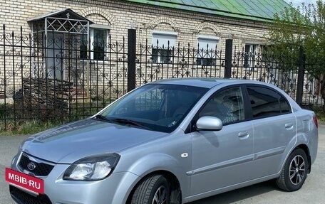 KIA Rio II, 2011 год, 1 000 000 рублей, 2 фотография