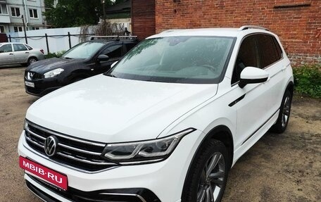 Volkswagen Tiguan II, 2021 год, 3 850 000 рублей, 2 фотография