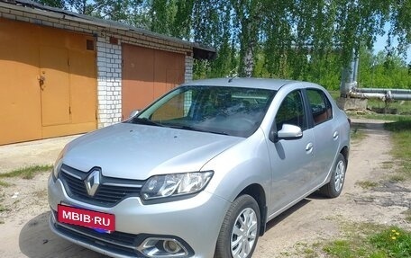 Renault Logan II, 2018 год, 800 000 рублей, 2 фотография