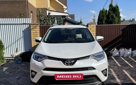 Toyota RAV4, 2018 год, 2 690 000 рублей, 2 фотография