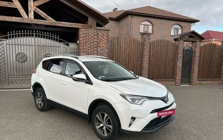 Toyota RAV4, 2018 год, 1 700 000 рублей, 7 фотография