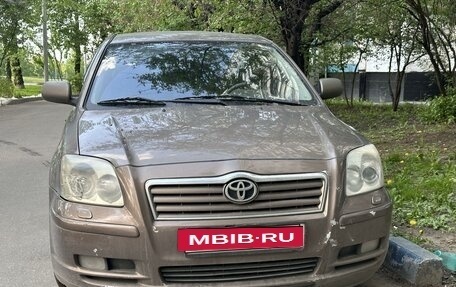 Toyota Avensis III рестайлинг, 2004 год, 370 000 рублей, 2 фотография