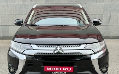 Mitsubishi Outlander III рестайлинг 3, 2019 год, 2 799 000 рублей, 3 фотография