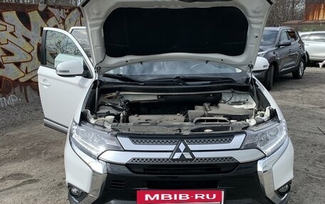 Mitsubishi Outlander III рестайлинг 3, 2020 год, 3 290 000 рублей, 5 фотография