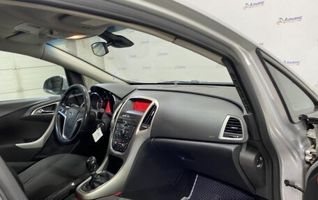 Opel Astra J, 2010 год, 740 000 рублей, 11 фотография