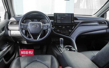 Toyota Camry, 2021 год, 3 599 000 рублей, 6 фотография