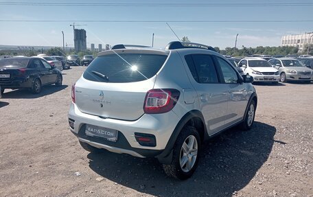 Renault Sandero II рестайлинг, 2018 год, 1 240 000 рублей, 2 фотография