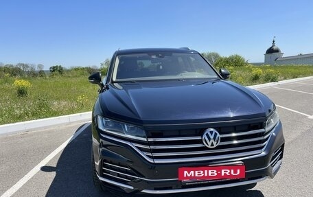 Volkswagen Touareg III, 2019 год, 5 830 000 рублей, 2 фотография