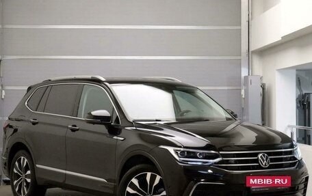 Volkswagen Tiguan II, 2023 год, 4 600 000 рублей, 3 фотография