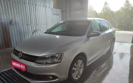 Volkswagen Jetta VI, 2013 год, 1 200 000 рублей, 2 фотография