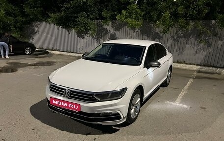 Volkswagen Passat B8 рестайлинг, 2017 год, 2 450 000 рублей, 2 фотография