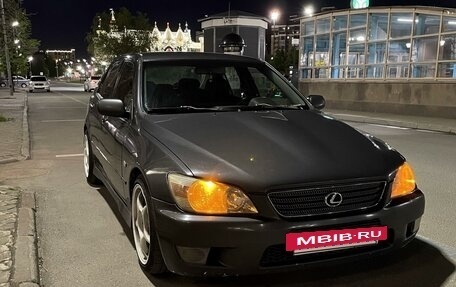 Lexus IS II рестайлинг 2, 1999 год, 670 000 рублей, 2 фотография