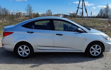 Hyundai Solaris II рестайлинг, 2013 год, 850 000 рублей, 4 фотография