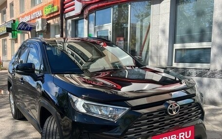 Toyota RAV4, 2020 год, 3 720 000 рублей, 2 фотография