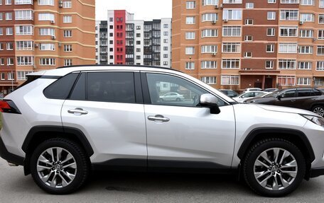 Toyota RAV4, 2020 год, 3 900 000 рублей, 9 фотография