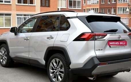 Toyota RAV4, 2020 год, 3 900 000 рублей, 4 фотография