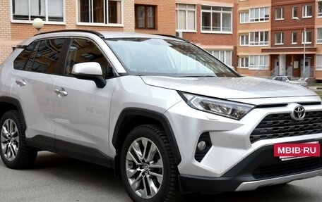 Toyota RAV4, 2020 год, 3 900 000 рублей, 10 фотография