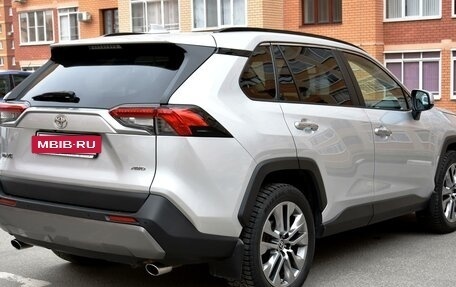 Toyota RAV4, 2020 год, 3 900 000 рублей, 8 фотография