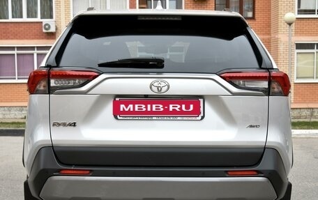 Toyota RAV4, 2020 год, 3 900 000 рублей, 6 фотография