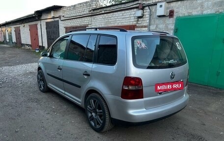 Volkswagen Touran III, 2004 год, 640 000 рублей, 3 фотография