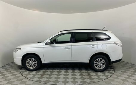 Mitsubishi Outlander III рестайлинг 3, 2013 год, 1 629 000 рублей, 2 фотография