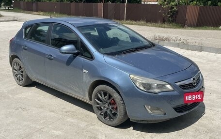 Opel Astra J, 2010 год, 799 000 рублей, 3 фотография